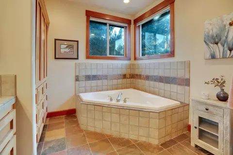Bath - 60786 Currant Way, Bend, OR 97702 photo 3 of 7