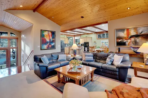 Living - 60786 Currant Way, Bend, OR 97702 photo 2 of 4