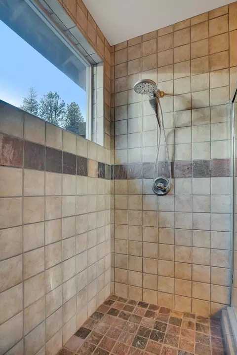 Bath - 60786 Currant Way, Bend, OR 97702 photo 2 of 7