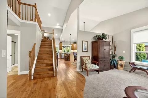 Entry Way - 959 Pumpkin Ridge Dr, Eagle Point, OR 97524 photo 3 of 5