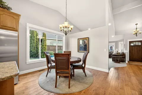 Dining - 959 Pumpkin Ridge Dr, Eagle Point, OR 97524 photo 2 of 2