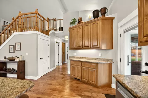 Entry Way - 959 Pumpkin Ridge Dr, Eagle Point, OR 97524 photo 4 of 5