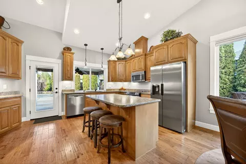 Kitchen - 959 Pumpkin Ridge Dr, Eagle Point, OR 97524 photo 1 of 4