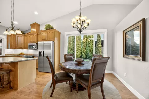 Dining - 959 Pumpkin Ridge Dr, Eagle Point, OR 97524 photo 1 of 2