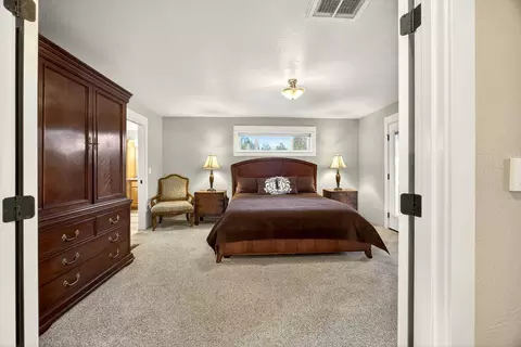 Bedroom - 959 Pumpkin Ridge Dr, Eagle Point, OR 97524 photo 1 of 5