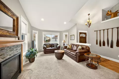 Living - 959 Pumpkin Ridge Dr, Eagle Point, OR 97524 photo 1 of 3