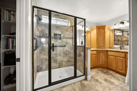 Bath - 959 Pumpkin Ridge Dr, Eagle Point, OR 97524 photo 1 of 4