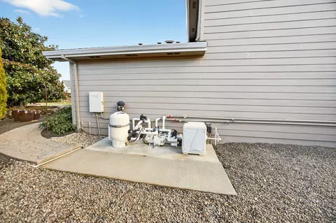 Exterior - 959 Pumpkin Ridge Dr, Eagle Point, OR 97524 photo 14 of 14