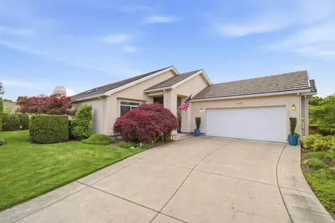732 Cherrywood Dr, Medford, OR 97504