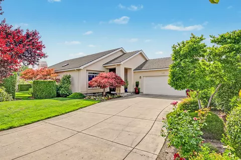 732 Cherrywood Dr, Medford, OR 97504