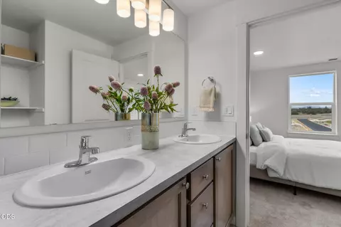 Bath - 21537 NE Gather Pl, Bend, OR 97701 photo 2 of 2