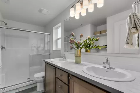 Bath - 21537 NE Gather Pl, Bend, OR 97701 photo 1 of 2