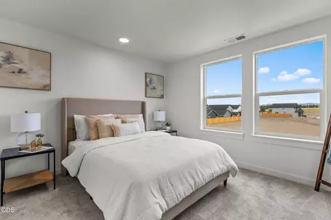 Bedroom - 21537 NE Gather Pl, Bend, OR 97701 photo 1 of 2