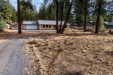 60196 Navajo Rd, Bend, OR 97702