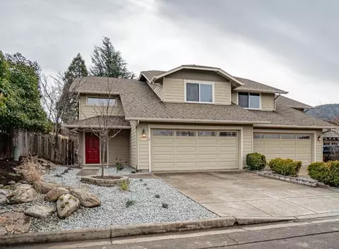 115 Oak Meadows Pl, Ashland, OR 97520