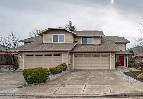 119 Oak Meadows Pl, Ashland, OR 97520