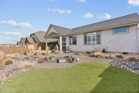 Exterior - 3843 NE Oakside Loop, Bend, OR 97701 photo 7 of 10