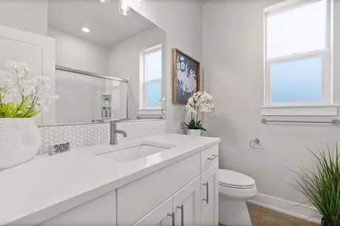 Bath - 3843 NE Oakside Loop, Bend, OR 97701 photo 2 of 2