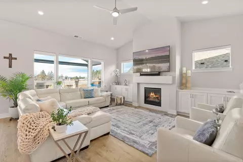 Living - 3843 NE Oakside Loop, Bend, OR 97701 photo 1 of 2