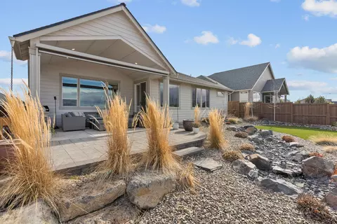 Exterior - 3843 NE Oakside Loop, Bend, OR 97701 photo 5 of 10