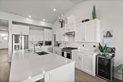 Kitchen - 3843 NE Oakside Loop, Bend, OR 97701 photo 1 of 4