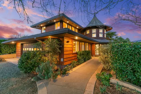157 Ashland Acres Rd, Ashland, OR 97520