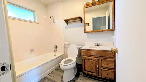Bath - 32550 Rivers Dr, Chiloquin, OR 97624 photo 1 of 2