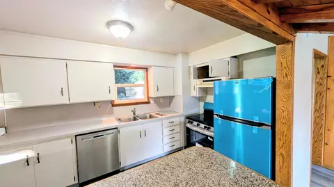 Kitchen - 32550 Rivers Dr, Chiloquin, OR 97624 photo 1 of 2