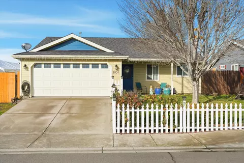 3851 Agate Meadows Ct, White City, OR 97503