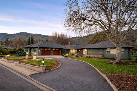 1117 NE Memorial Dr, Grants Pass, OR 97526