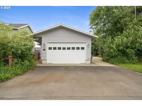185 S Coral St, Rockaway Beach, OR 97136