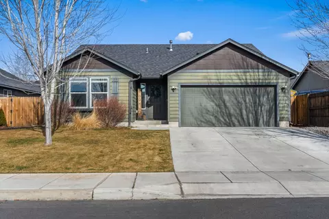 725 NE Redwood Ave, Redmond, OR 97756