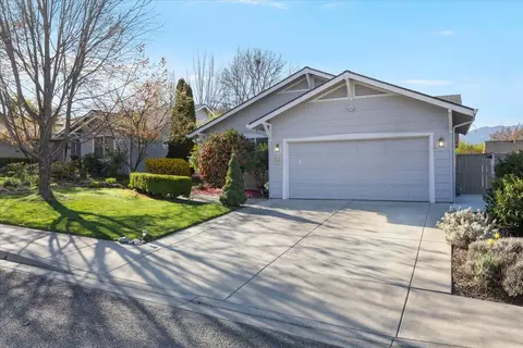 88 Mountain View Dr, Phoenix, OR 97535