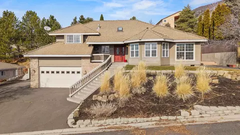 5615 Basin View Dr, Klamath Falls, OR 97603