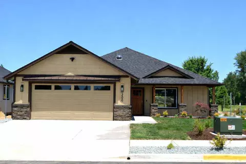 180 SW Rock Gulch Rd, Grants Pass, OR 97527