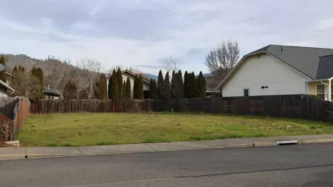 1830 SW J St #1229, Grants Pass, OR 97526