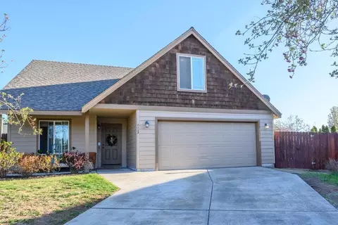 1113 NW 22nd Pl, Redmond, OR 97756