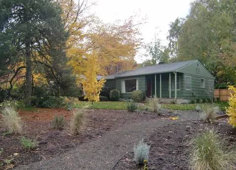 843 Hillview Dr, Ashland, OR 97520