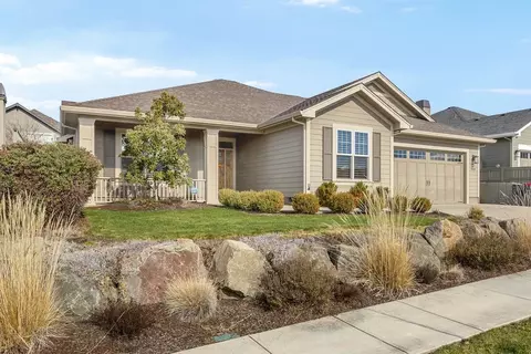 3969 Sunleaf Ave, Medford, OR 97504