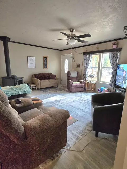 1325 Cheryl Dr, La Pine, OR 97739 photo 4