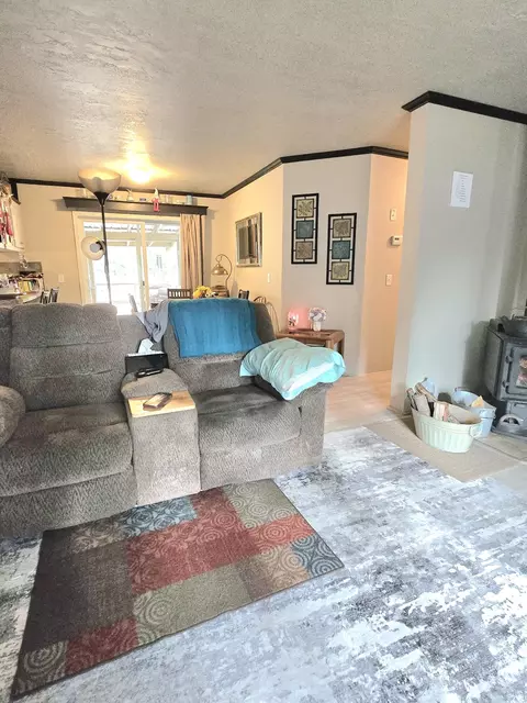 1325 Cheryl Dr, La Pine, OR 97739 photo 3