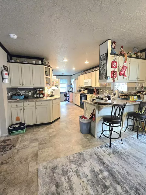 1325 Cheryl Dr, La Pine, OR 97739 photo 2