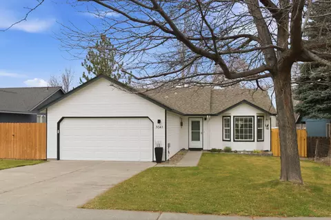 3041 SW Salmon Ave, Redmond, OR 97756