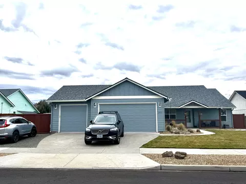 2921 NW 19th St, Redmond, OR 97756