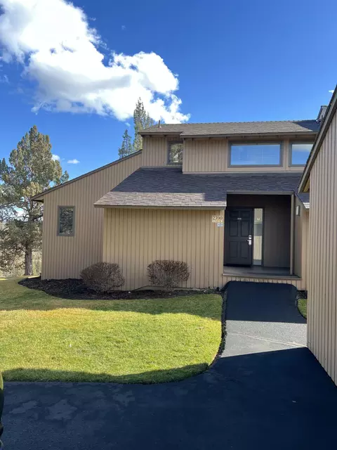 2390 Snowgoose Dr #RV11D, Redmond, OR 97756