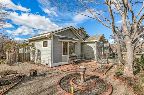 139 N Wightman St, Ashland, OR 97520