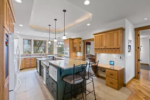 Kitchen - 66255 White Rock Loop, Bend, OR 97703 photo 7 of 8