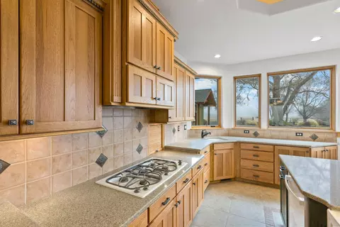 Kitchen - 66255 White Rock Loop, Bend, OR 97703 photo 8 of 8