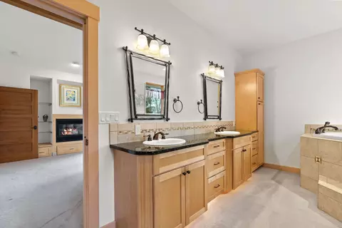 Bath - 66255 White Rock Loop, Bend, OR 97703 photo 2 of 10