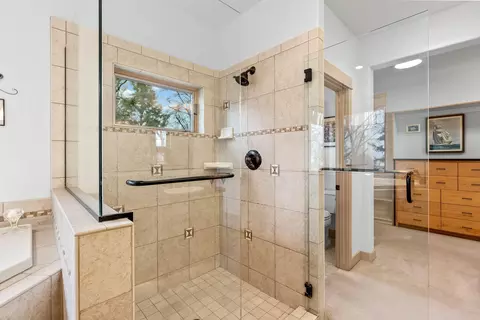 Bath - 66255 White Rock Loop, Bend, OR 97703 photo 5 of 10